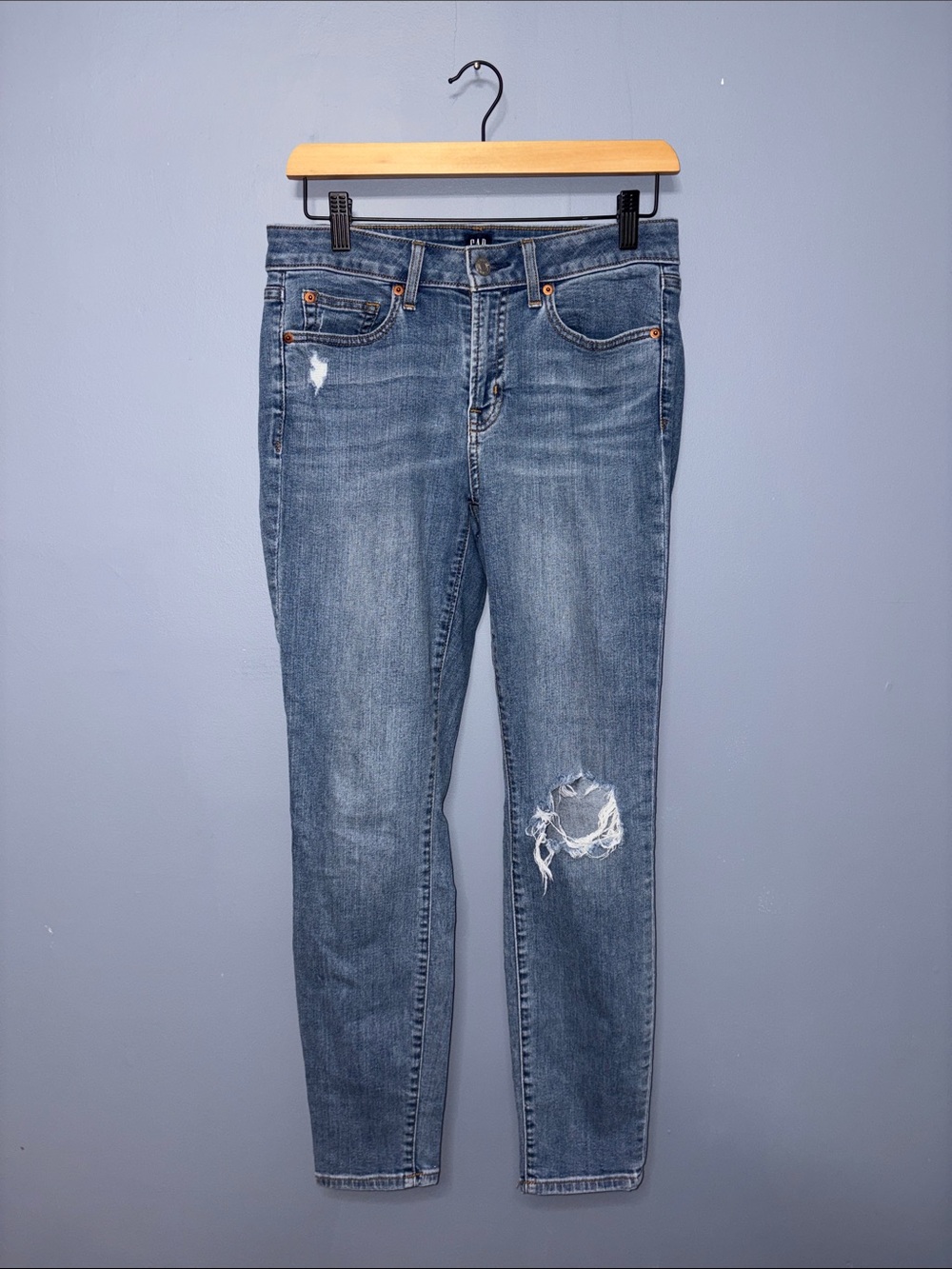 Gap | Distressed Jeans
